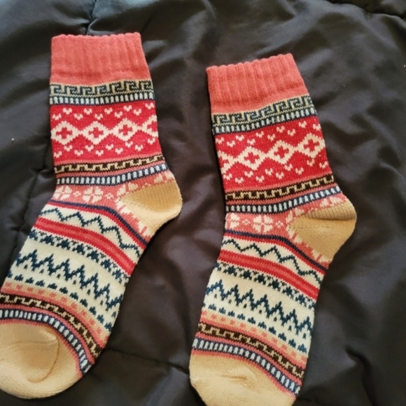 🛒🛍️💥NWT women one size wool socks colorful pattern - Picture 2 of 2